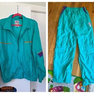 Salem Fresh Gear size large windbreaker suit. Pants and top are both large